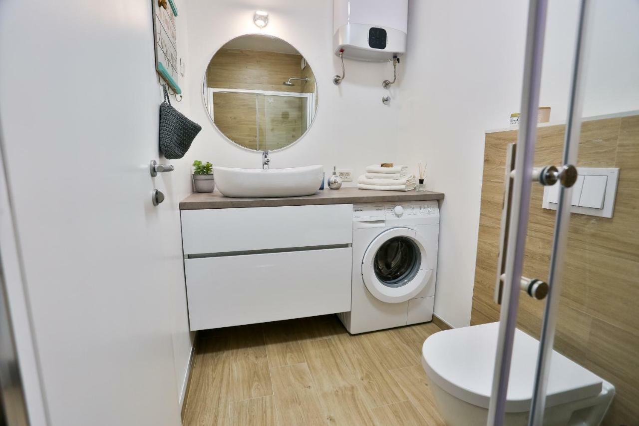 Luxury Urban Villa Apartments With Jacuzzi Split Exteriör bild