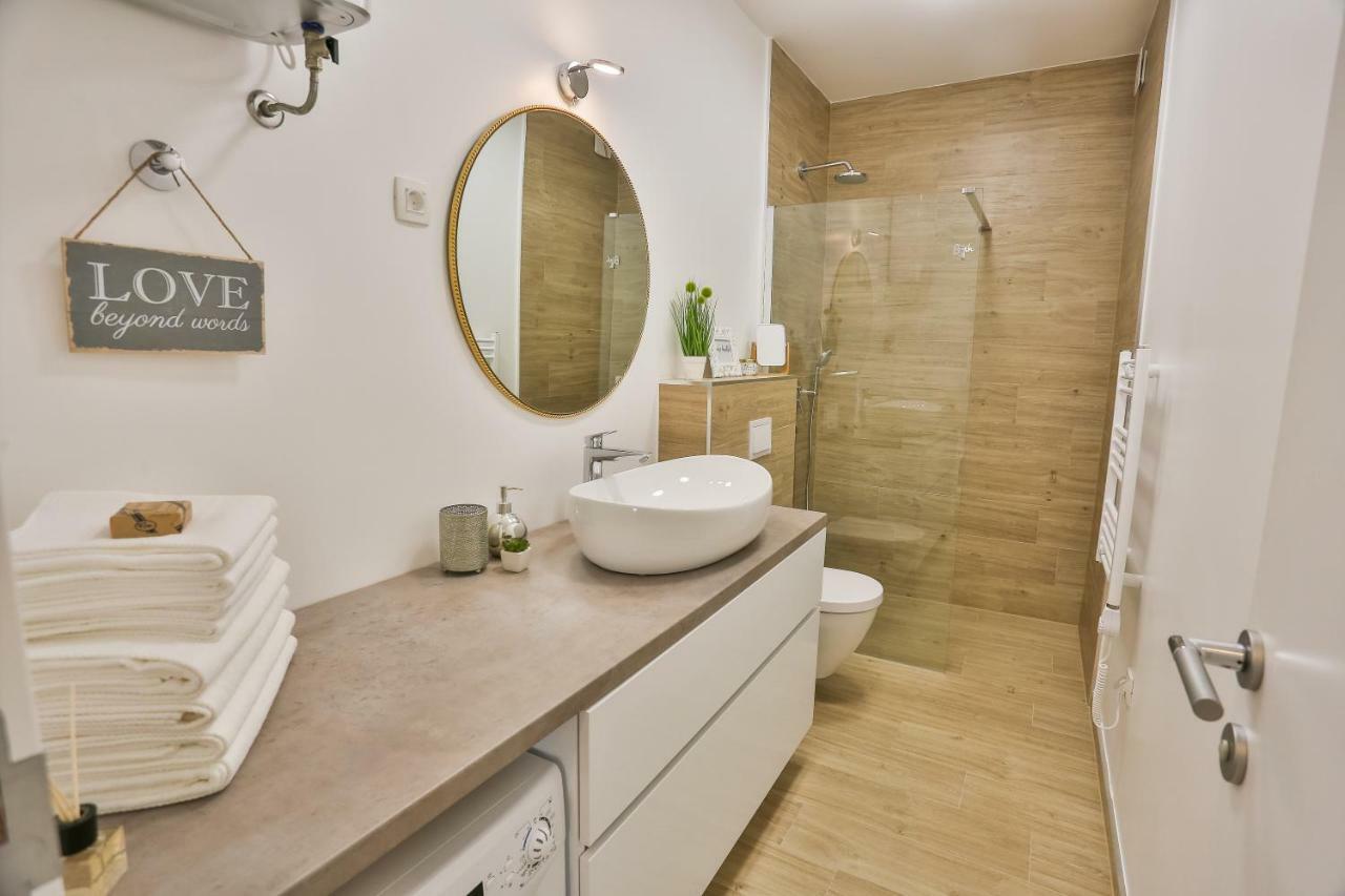 Luxury Urban Villa Apartments With Jacuzzi Split Exteriör bild