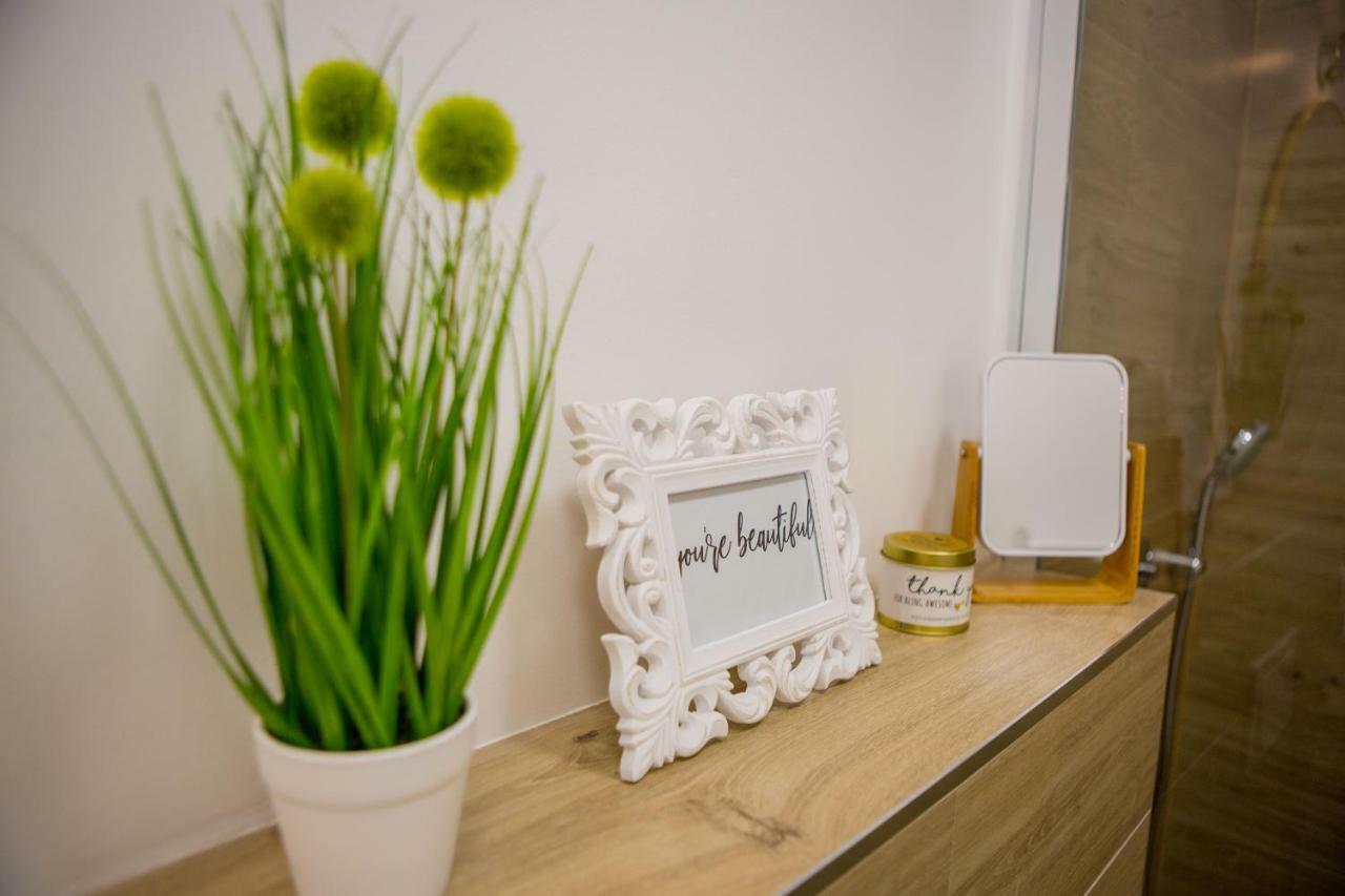 Luxury Urban Villa Apartments With Jacuzzi Split Exteriör bild